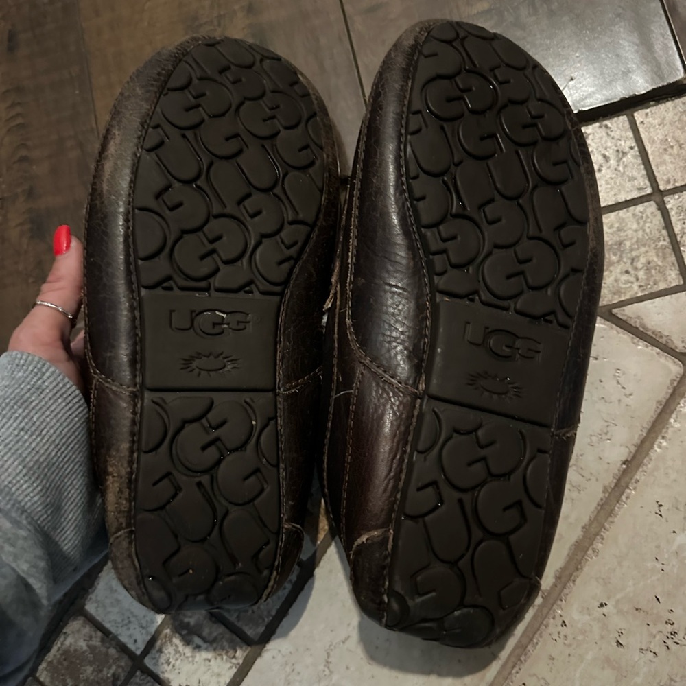 Men’s Uggs Leather slippers size 10